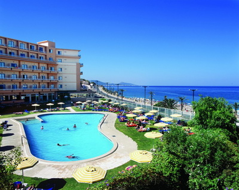 бассейн отеля Belvedere Beach