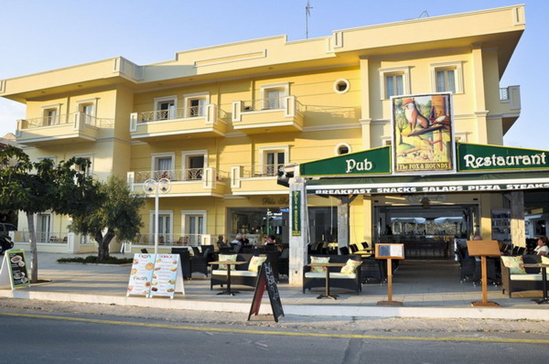 здание отеля Pela Sophia Apartments 3*