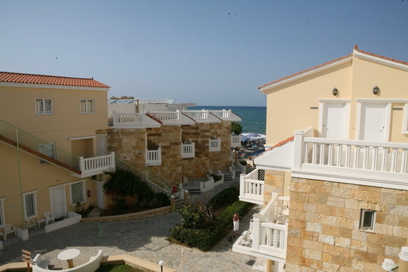 территория отеля Jo-An Beach Hotel 