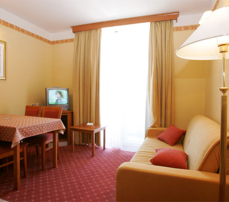 Grand Standard Apartment