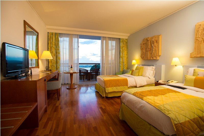 Pool & Sea View Room