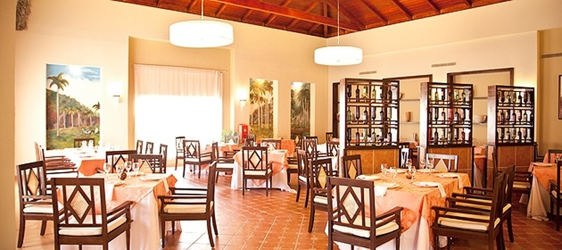 Отель memories flamenco beach resort
