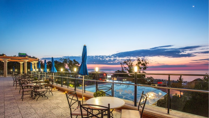 Terrace Bar 