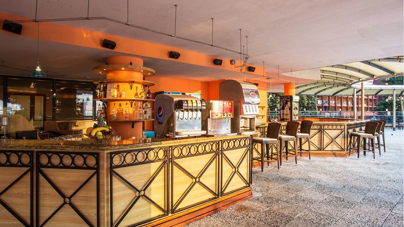 Terrace Bar 