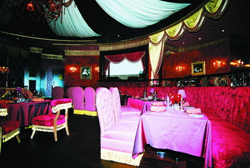 Boudoir: ФранцузскийLounge Bar и Ночной клуб 