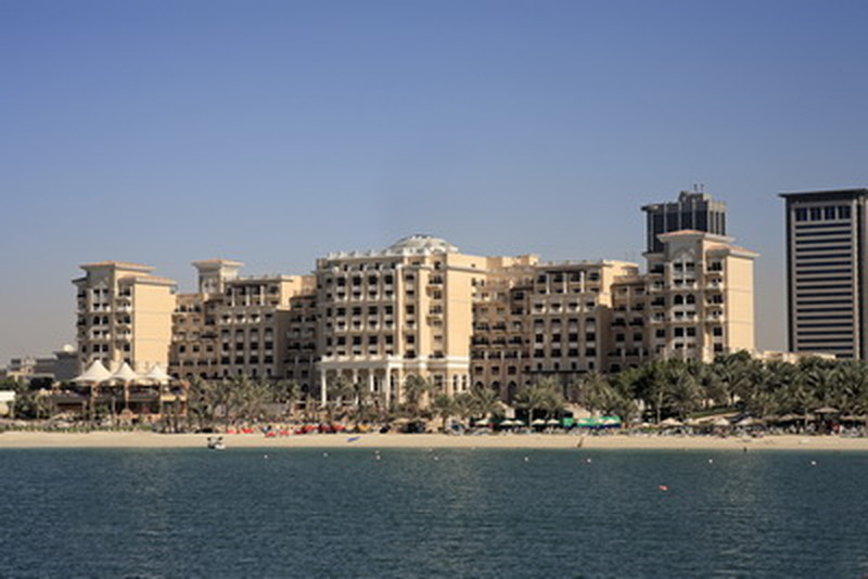 Вид на отель Westin Dubai Mina Seyahi Resort