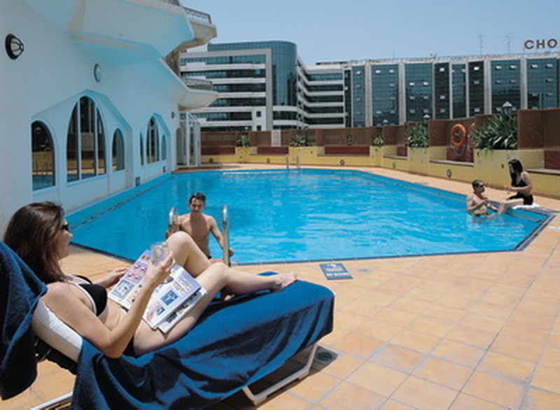 Бассейн отеля The Ritz Carlton