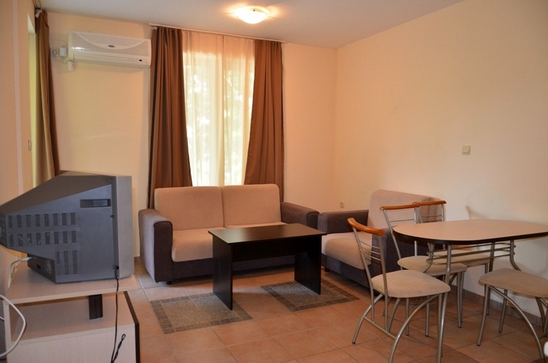 Apartment 2 / Apartment 4