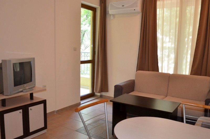 Apartment 2 / Apartment 4