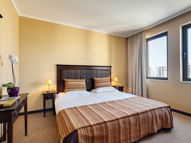 Residential Suite 2 Pools View