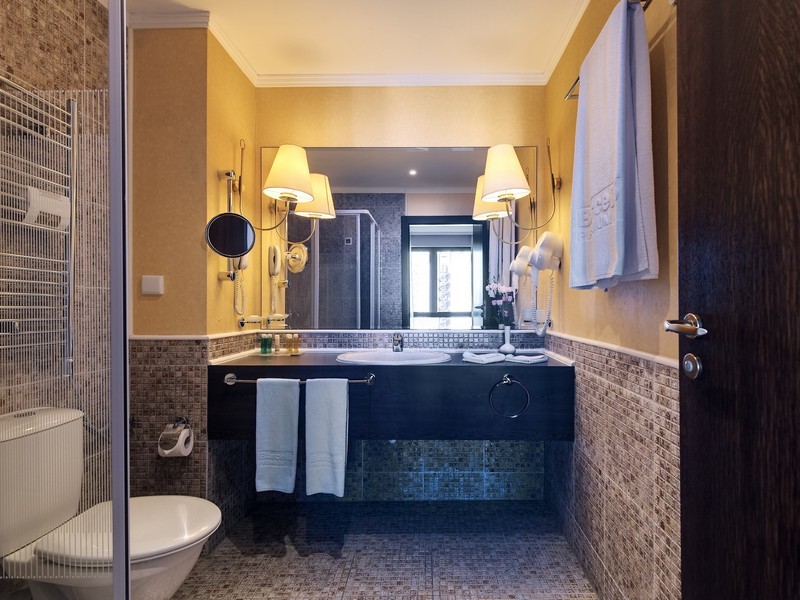 Residential Suite 2 Pools View