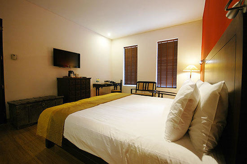 Courtyard Room
