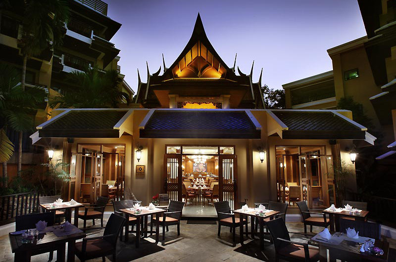 Restaurants & Bars
