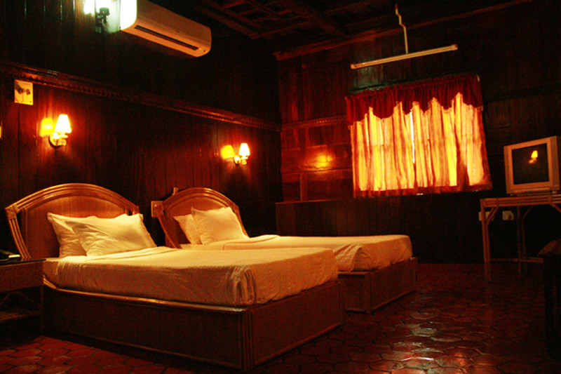 Wooden Heritage King size Cots