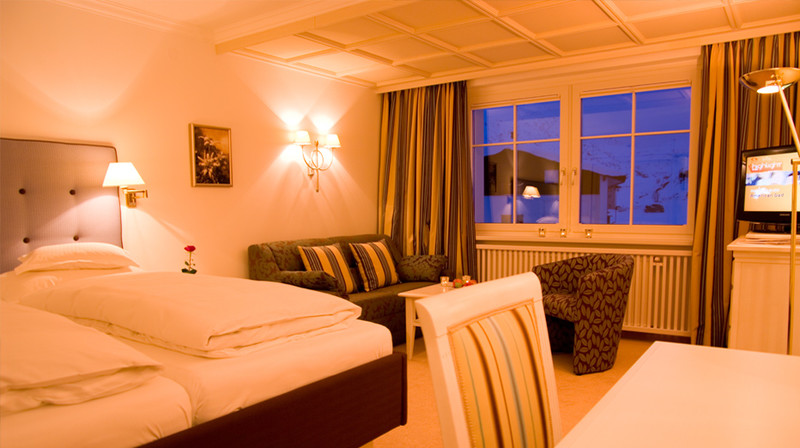 - Double Room Deluxe - 33 m²