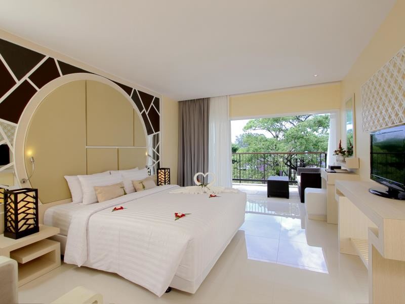 Deluxe balcony. Андаман Резорт Тайланд. Andaman Embrace Patong 4. Андаман Бич Резорт. Andaman Embrace Resort & Spa 4*.