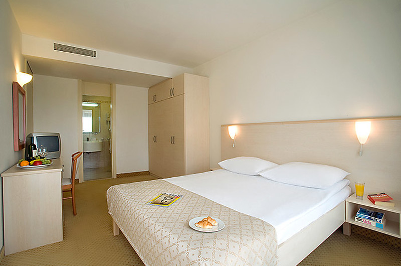 Ttwin Room Sofa Park View